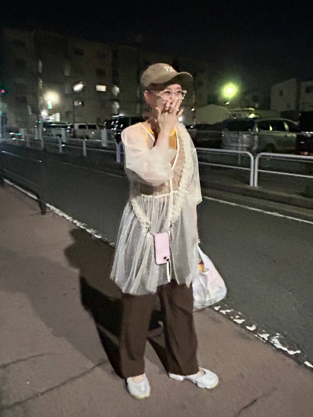 「女子ウケ、個性派、差し色コーデ、ママコーデ、春コーデ、ローリーズスタイル_LOWRYS FARM、公認インフルエンサー_LOWRYS FARM、大人女子カジュアル_LOWRYS FARM、カジュアル、メガネ、LOWRYS FARM、着痩せ・細見え、夏コーデ、キャミソール、カップ付きインナー」｜「LOWRYS FARMの２ＷＡＹチュールチュニック 111155（シャツ/ブラウス、ホワイト系）」を使った、milkさん（レディース・160cm）の夏コーディネートの8枚目の写真