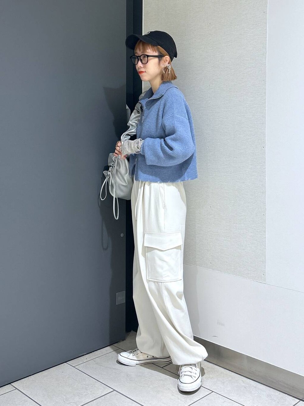 「ママコーデ、LOWRYS FARM、着痩せ・細見え、女子ウケ、個性派、差し色コーデ、冬コーデ、ローリーズスタイル_LOWRYS FARM、公認インフルエンサー_LOWRYS FARM、メガネ、アウター、大人女子カジュアル_LOWRYS FARM、カジュアル」|「LOWRYS FARMのGLASSES2 182184(メガネ、その他)」を使った、milkさん(レディース・160cm)の冬コーディネートの4枚目の写真