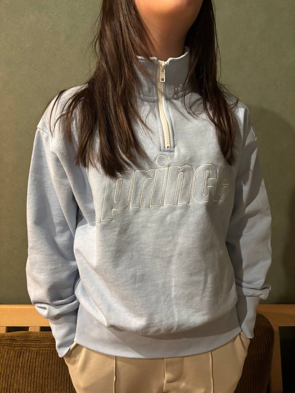 「ジュニア/ティーンズ、親子コーデ、女子ウケ、個性派、差し色コーデ、ママコーデ、冬コーデ、ローリーズスタイル_LOWRYS FARM、公認インフルエンサー_LOWRYS FARM、大人女子カジュアル_LOWRYS FARM、カジュアル、メガネ、LOWRYS FARM、着痩せ・細見え、秋冬新作」｜「LOWRYS FARMのprinceハーフＺＩＰプルオーバー　290633（スウェット、ブルー系）」を使った、milkさん（キッズ・150cm）の冬コーディネートの2枚目の写真