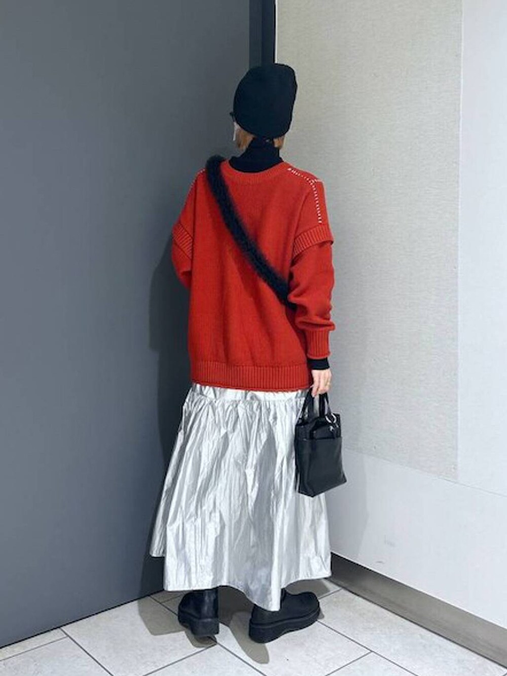 「女子ウケ、LOWRYS FARM、個性派、差し色コーデ、ローリーズスタイル_LOWRYS FARM、公認インフルエンサー_LOWRYS FARM、大人女子カジュアル_LOWRYS FARM、カジュアル、メガネ、着痩せ・細見え、ニット、クリスマス、スカート、ロングスカート、ブーツ」|「LOWRYS FARMのGLASSES2 182184(メガネ、その他)」を使った、milkさん(レディース・160cm)の冬コーディネートの3枚目の写真