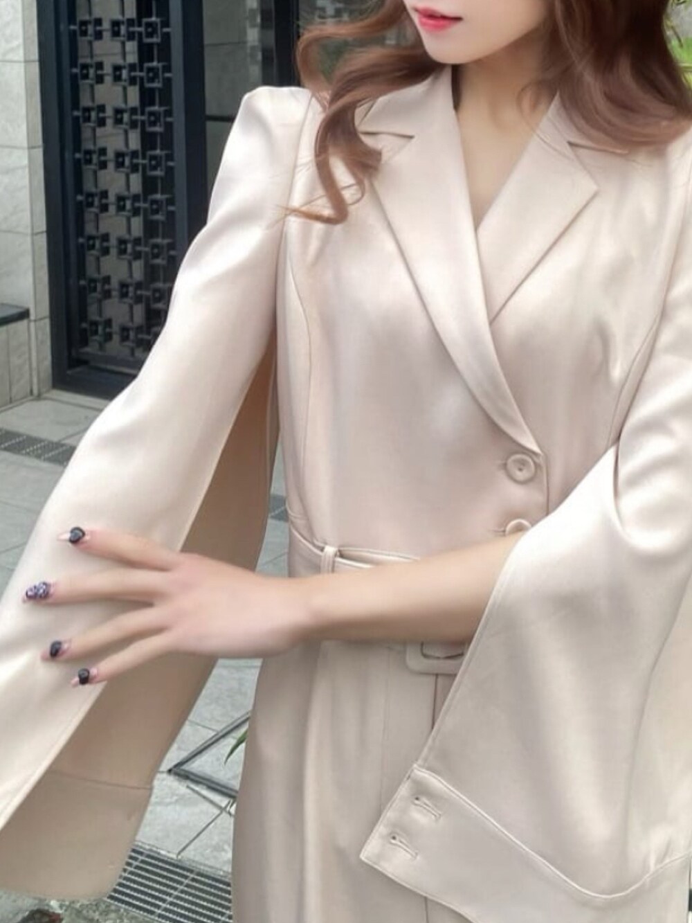 「春色、大人コーデ、キレイめ、初春コーデ、大人かわいい、オトナカワイイ、大人ファッション、春服コーデ、オケージョン、オケージョンスタイル、オールインワン」｜「ROYAL PARTYの【丈が選べる】ベルト付ケープ風オールインワン（つなぎ/オールインワン、ピンク系）」を使った、ROYALPARTYさん（レディース・160cm）の冬コーディネートの3枚目の写真