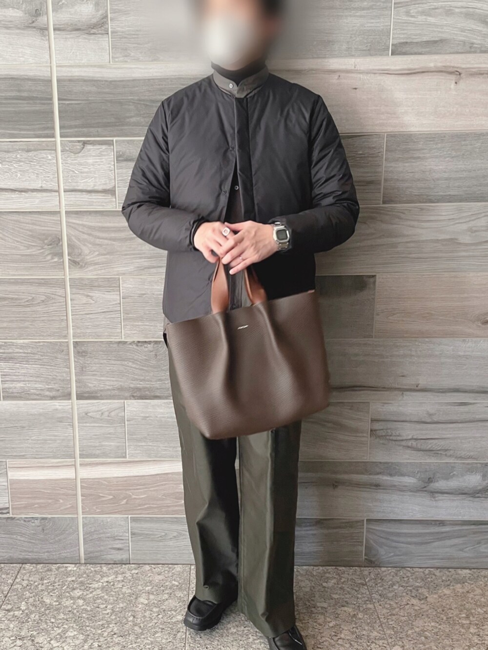 「ootd、今日のコーデ、カジュアルコーデ、大人カジュアル、大人コーデ、あったかコーデ、シンプル、キレイめ、アースカラー、ダウンジャケット、ワイドパンツ、革靴、おしゃれさんと繋がりたい、お洒落さんとつながりたい、いいね、save、フォローお願いします🤑」｜「EN ROUTEの＜EN ROUTE（アンルート）＞ポリエステルタフタ コンパクトダウン（ダウンジャケット/コート、ブラック系）」を使った、Piさん（メンズ・178cm）の冬コーディネートの2枚目の写真