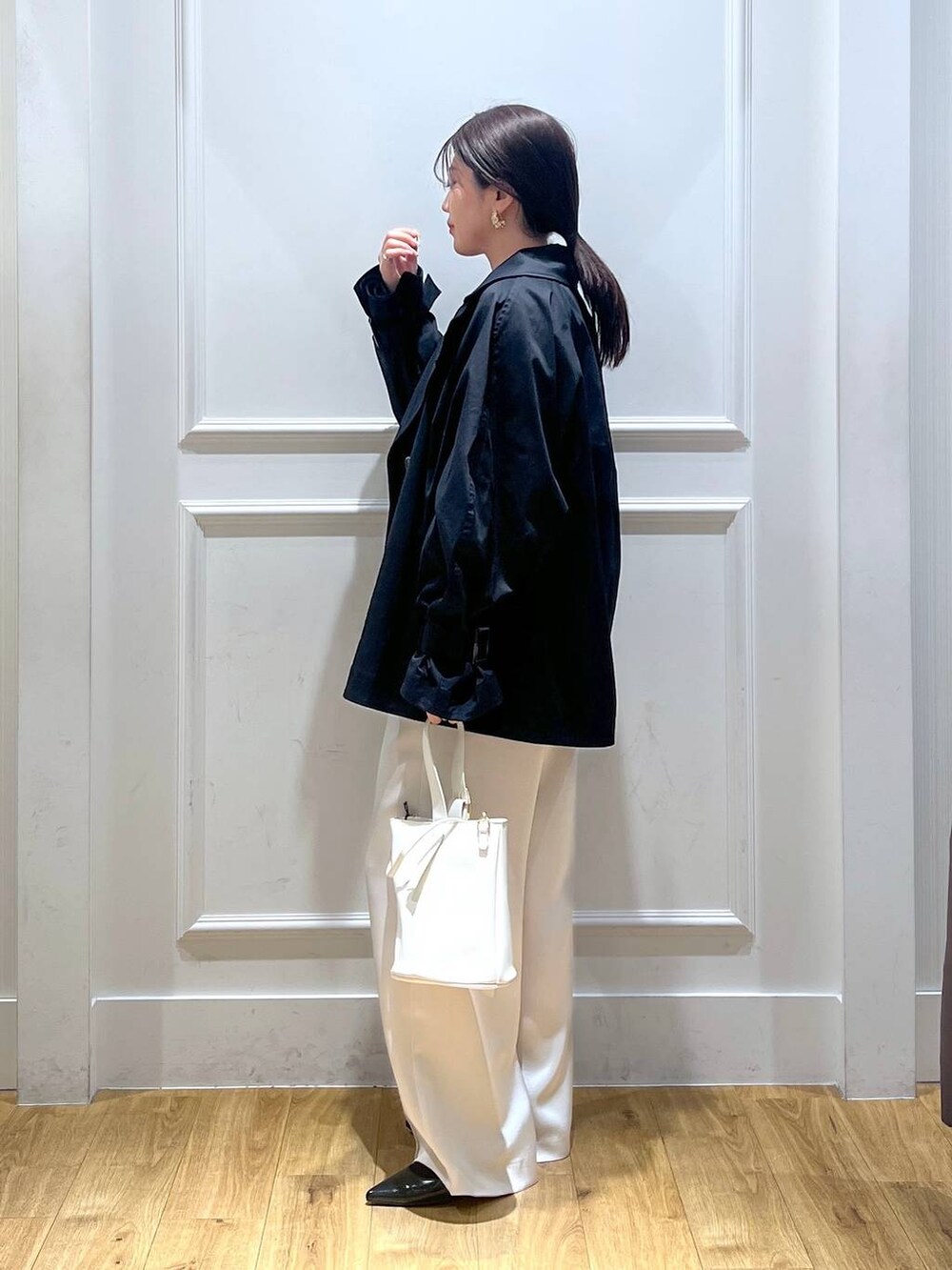 「ベーシック/シンプル、きれいめ、カジュアル、apart by lowrys」｜「A part byのバケツワンハンドルバッグ（ショルダーバッグ、ホワイト系）」を使った、mahoさん（レディース・162cm）の冬コーディネートの2枚目の写真