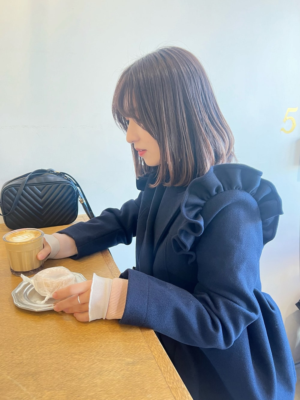 「オトナカジュアル、今日のコーデ、冬、オトナ女子、ブルベ冬、骨格ウェーブ、いいね、save、フォローお願いします🤑」｜「Bibiy.のアイテム（ジャケット/アウター、ブルー系）」を使った、ryryryryryさん（レディース・152cm）の冬コーディネートの2枚目の写真