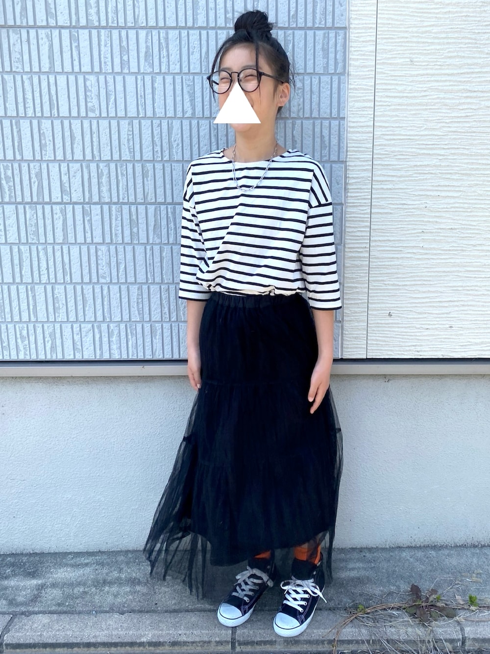「女の子、春のNewスタイル、キッズコーデ、キッズファッション、春ファッション、春服コーデ、おでかけコーデ、休日スタイル、シンプルコーデ、モノトーン、オレンジ」｜「GLOBAL WORKの【キッズ】ヘビロッTEEボーダー7分袖/933507（Tシャツ/カットソー、ホワイト系）」を使った、ki☺︎hoさん（キッズ・145cm）の春コーディネートの2枚目の写真