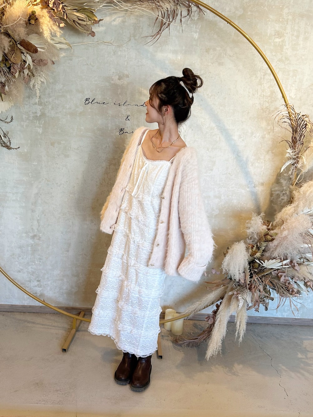 「春のおしゃ見えテクニック、春、春ファッション、ワンピース、春カラー、淡色コーデ、淡色女子、淡色、お洒落さんとつながりたい、カーディガン、ワンピーススタイル、キャミワンピ」｜「muguetのcotton lace I line cami op（ワンピース、ホワイト系）」を使った、manaさん（レディース・159cm）の春コーディネートの3枚目の写真