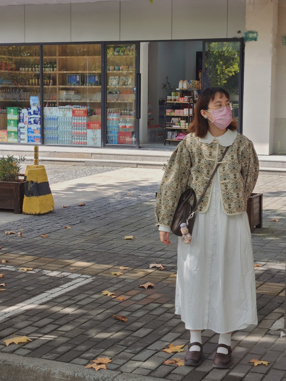 「ootd、今日のコーデ、今日の服、秋コーデ、merry jenny、Samansa Mos2、topkapi」｜「merry jennyの二輪のtulipシャツワンピース（ワンピース、ホワイト系）」を使った、evenさん（レディース・158cm）の秋コーディネートの2枚目の写真