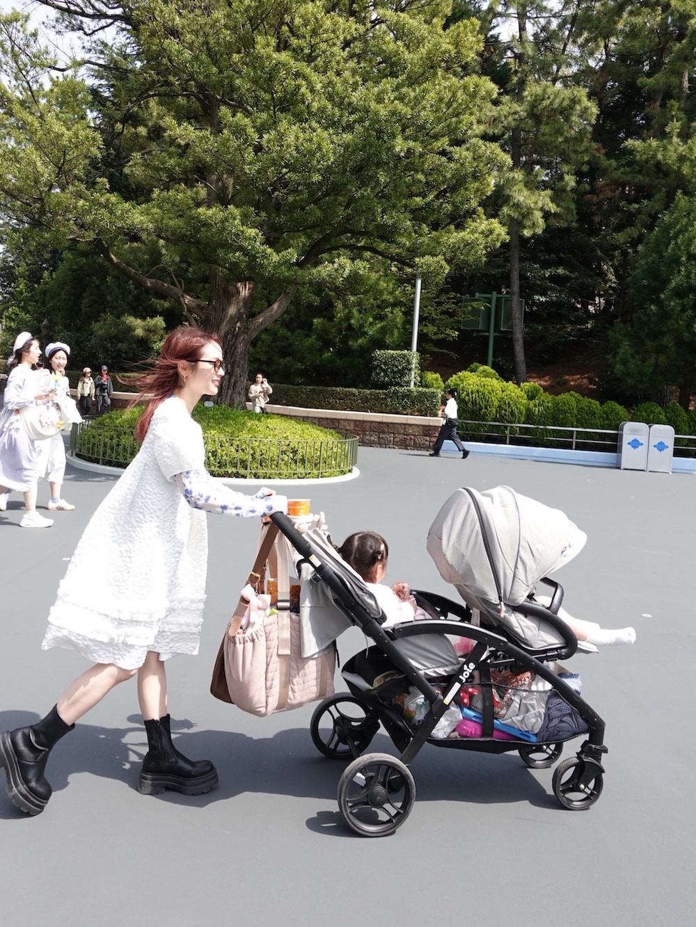 安中亜美さんの「jm stretch middle boots（jumelle）」を使ったコーディネートの3枚目の写真