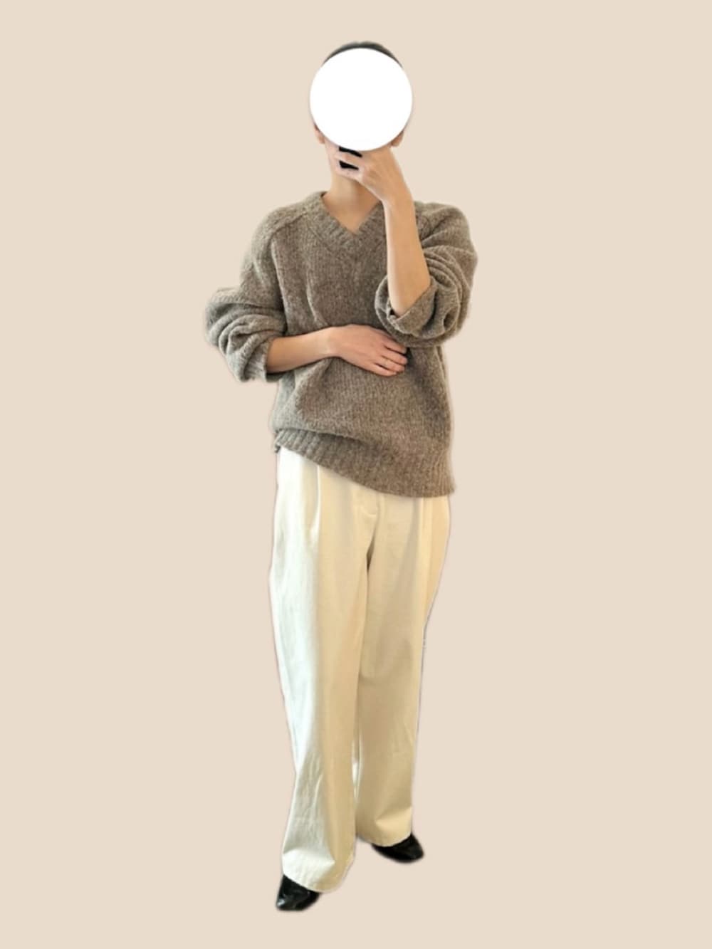 「真冬のあったかスタイル、オトナカジュアル、シンプルスタイル、ラクチンコーデ、30代コーデ、ootd、TODAYFUL、Mila Owen、URBAN RESEARCH」｜「URBAN RESEARCHのチノワイドパンツ（チノパンツ、ベージュ系）」を使った、nagaさん（レディース・160cm）の冬コーディネートの2枚目の写真
