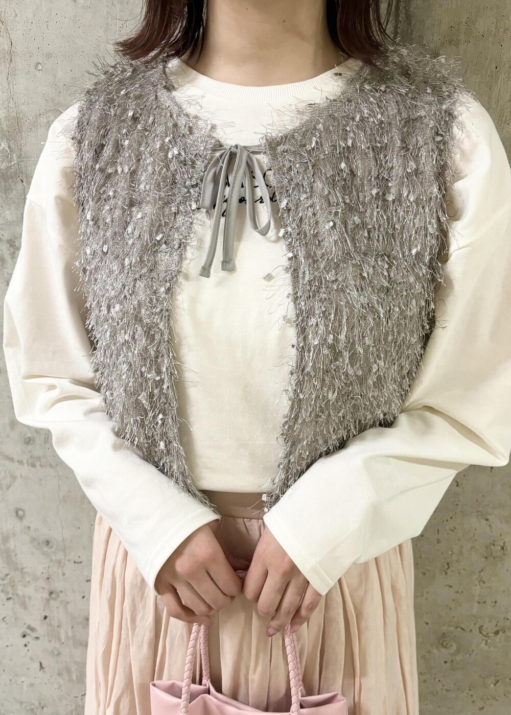 「ロンＴ、Tシャツ、スカート、フレアスカート、洗えるバッグ、トートバッグ、フリンジ、フリンジベスト、ベスト、カジュアル、ピンク、春コーデ、24SS春の新作、シアー、ROPEPICNIC」｜「ROPE' PICNICの【新色追加】洗えるメッシュハンドルミドルトートバッグ（トートバッグ、ピンク系）」を使った、ふじっこさん（レディース・162cm）の春コーディネートの6枚目の写真