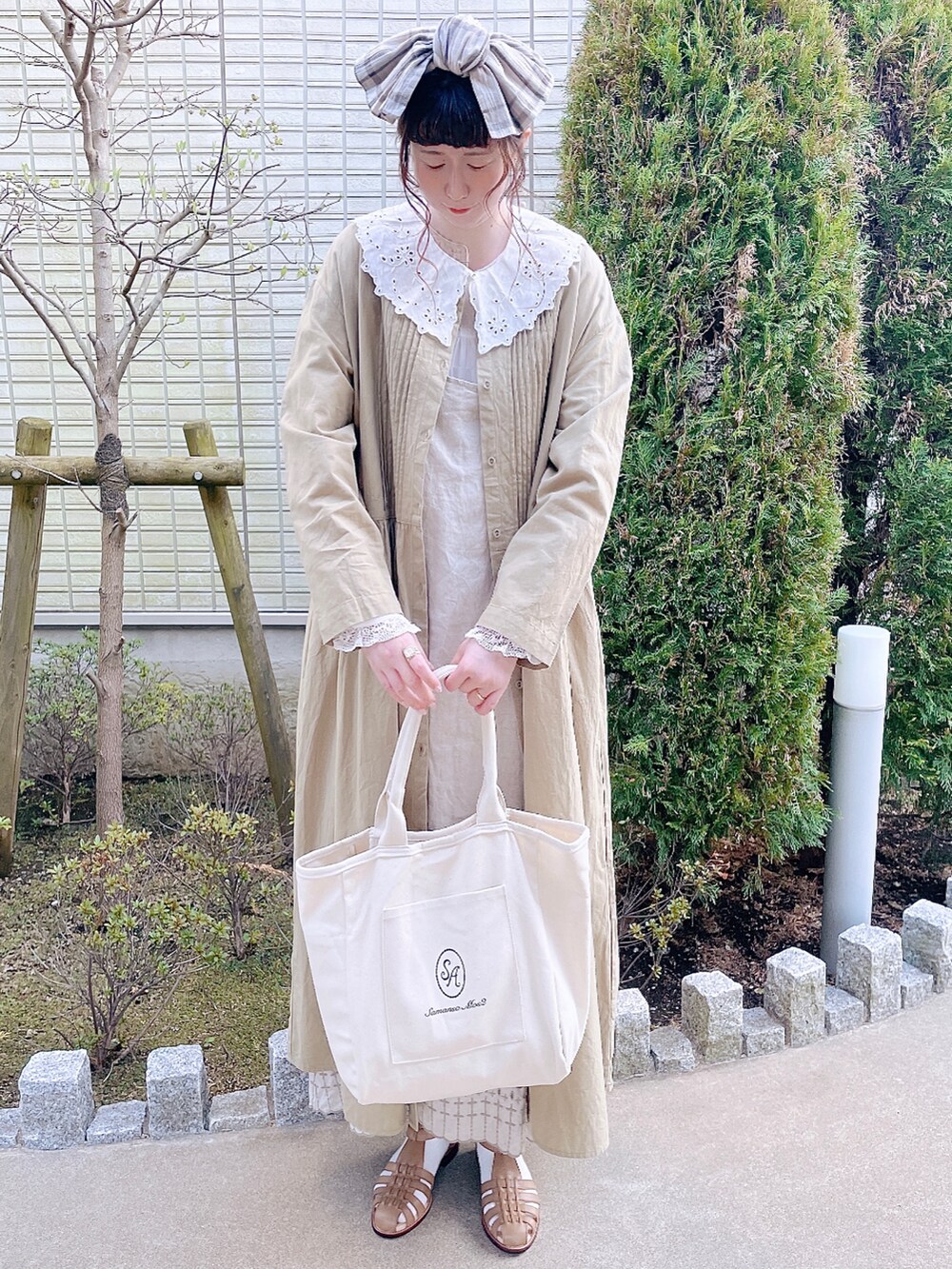 「はじめましてコーデ、レイヤードスタイル、ナチュラル、kazumiコラボ、TSUHARU by Samansa Mos2、大人カジュアル、サマンサ モスモス(Samansa Mos2)、SM2、春コーデ、ガーリー、春夏コーデ、ヘアバンド、キャミワンピ、ゆるコーデ、ワンピース」｜「Samansa Mos2の襟付ピンタックワンピース（ワンピース、グリーン系）」を使った、koeda𖡼.𖤣𖥧さん（レディース・158cm）の春コーディネートの2枚目の写真