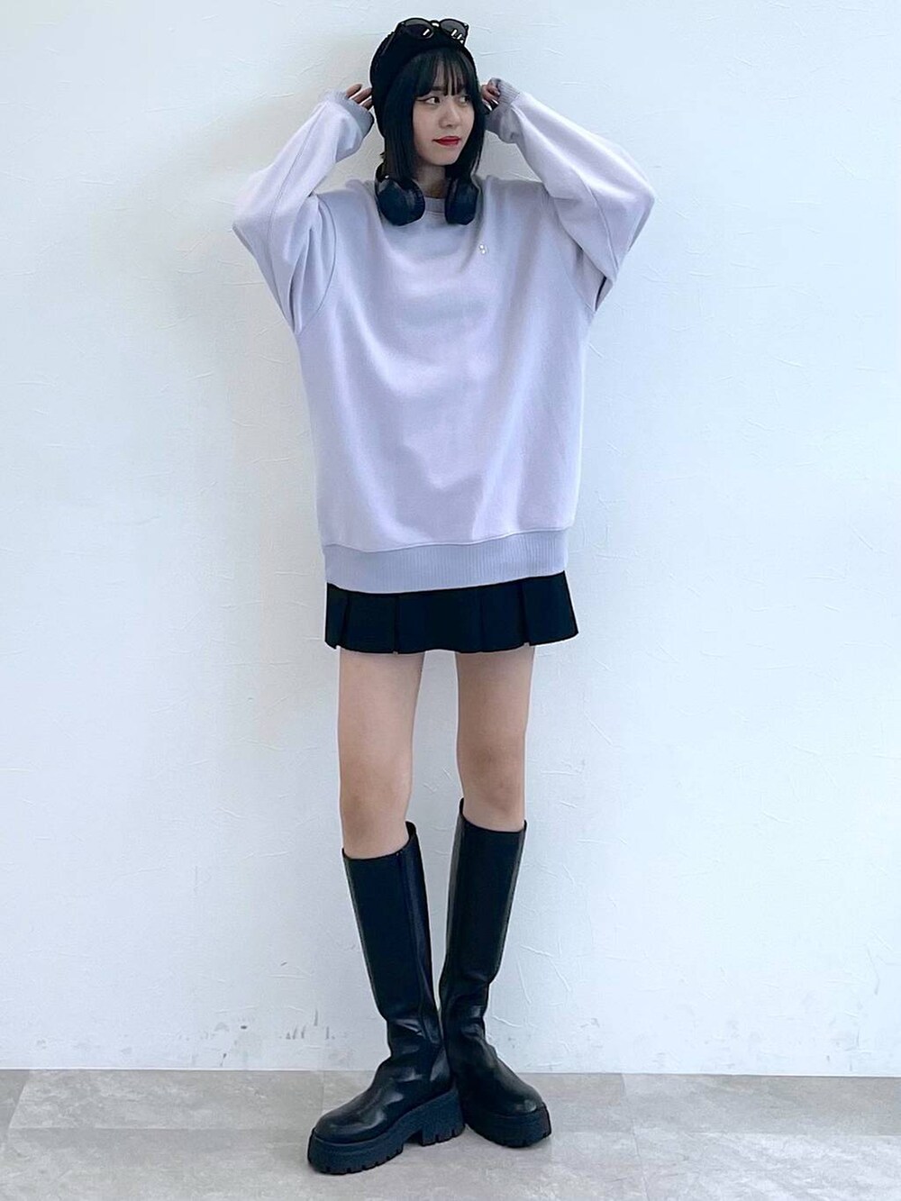 「高身長、女子ウケ、秋コーデ、PBLIM、ショートパンツ、ブーツ、差し色コーデ、骨格ナチュラル、モード、カジュアル、PAGEBOY、着痩せ・細見え、スウェット、韓国系、韓国ファッション」｜「PAGEBOYのラッププリーツショートパンツ（その他パンツ、ブラック系）」を使った、Kotohaさん（レディース・170cm）の秋コーディネートの5枚目の写真