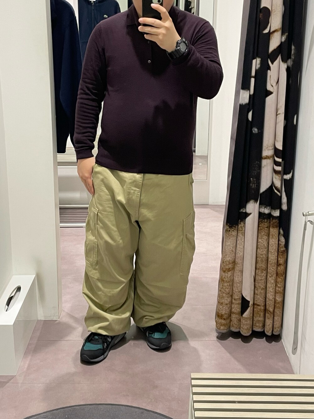 「秋のコーデ、秋コーデ、大人カジュアル、ぽっちゃり、低身長コーデ、ハンチング、UNIQLO、ニット、ポロシャツ、GU、カーゴパンツ、ワイドパンツ、ニューバランス、お洒落さんとつながりたい、いいね、save、フォローお願いします🤑」｜「LACOSTEのクロックエンブレムニットハンチング（ハンチング/ベレー帽、ブラック系）」を使った、りゅうたさん（メンズ・159cm）の秋コーディネートの3枚目の写真