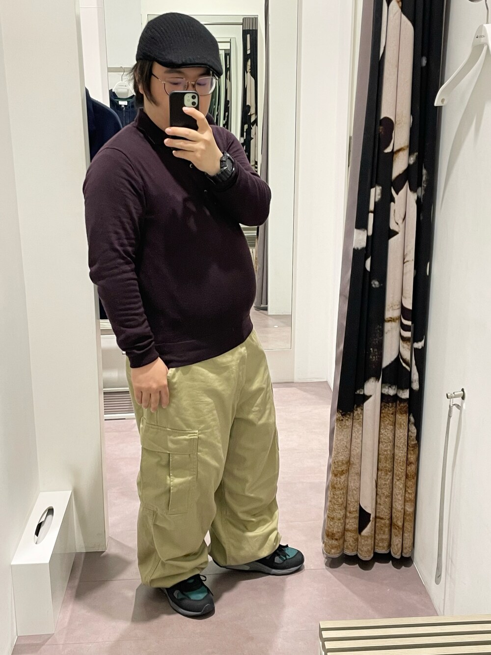 「秋のコーデ、秋コーデ、大人カジュアル、ぽっちゃり、低身長コーデ、ハンチング、UNIQLO、ニット、ポロシャツ、GU、カーゴパンツ、ワイドパンツ、ニューバランス、お洒落さんとつながりたい、いいね、save、フォローお願いします🤑」｜「LACOSTEのクロックエンブレムニットハンチング（ハンチング/ベレー帽、ブラック系）」を使った、りゅうたさん（メンズ・159cm）の秋コーディネートの2枚目の写真