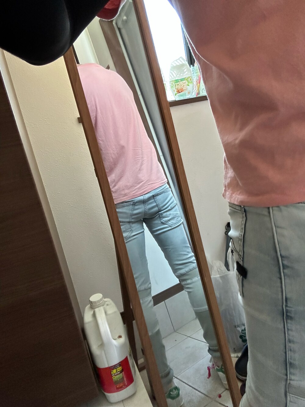「今日のコーデ、カジュアルコーデ、デニム、Ｔシャツ、スニーカーコーデ、シンプルコーデ、シンプル、ピンク、LEE、ジースター・ロゥ(G-STAR RAW)、アディダス、ピンクTシャツ、Tシャツ×デニム」｜「Leeのアイテム（Tシャツ/カットソー、ピンク系）」を使った、ヒーボーさん（メンズ・177cm）の夏コーディネートの4枚目の写真