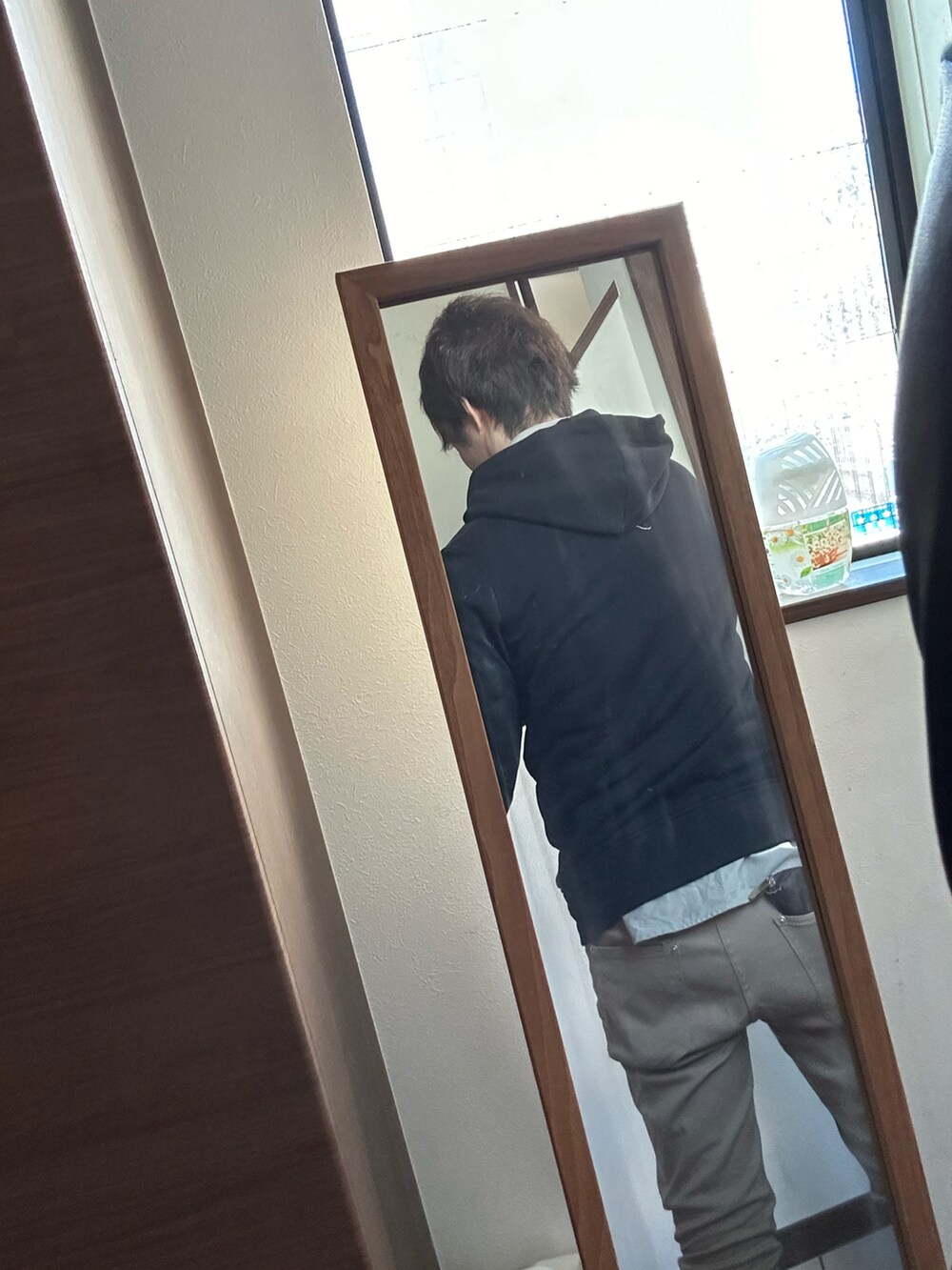 「秋冬コーデ、大人カジュアル、休日コーデ、おしゃれさんと繋がりたい、スニーカー、シンプル、シンプルコーデ、GU、パーカー、チノパン、Diesel」｜「DIESELのアイテム（パーカー、ブラック系）」を使った、ヒーボーさん（メンズ・177cm）の秋コーディネートの3枚目の写真