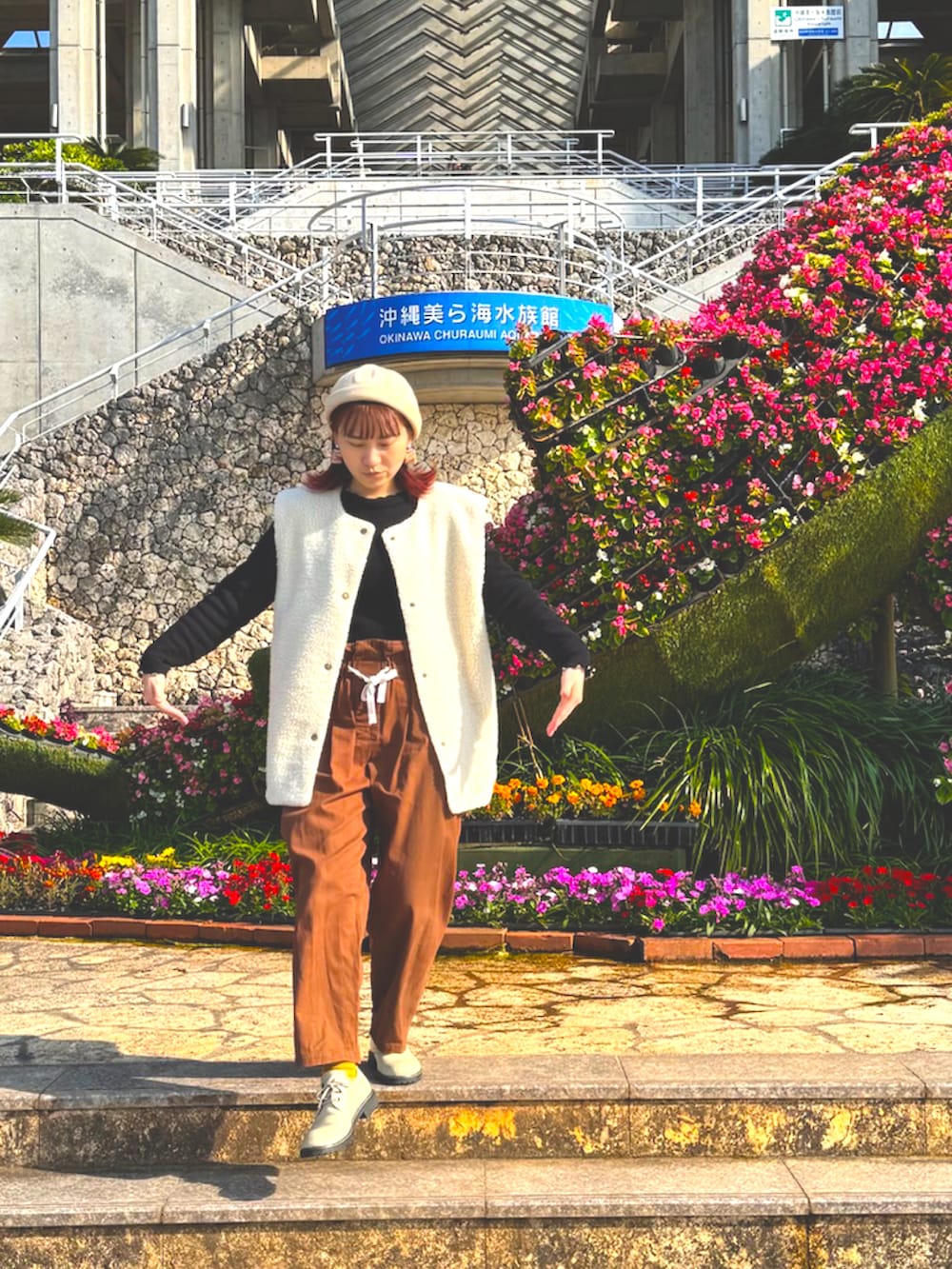 「春服コーデ、沖縄旅行、低身長女子、全部同じブランド」｜「ehka sopoのベスト（ベスト、ホワイト系）」を使った、あい。さん（骨格ストレート・レディース・154cm）の春コーディネートの2枚目の写真