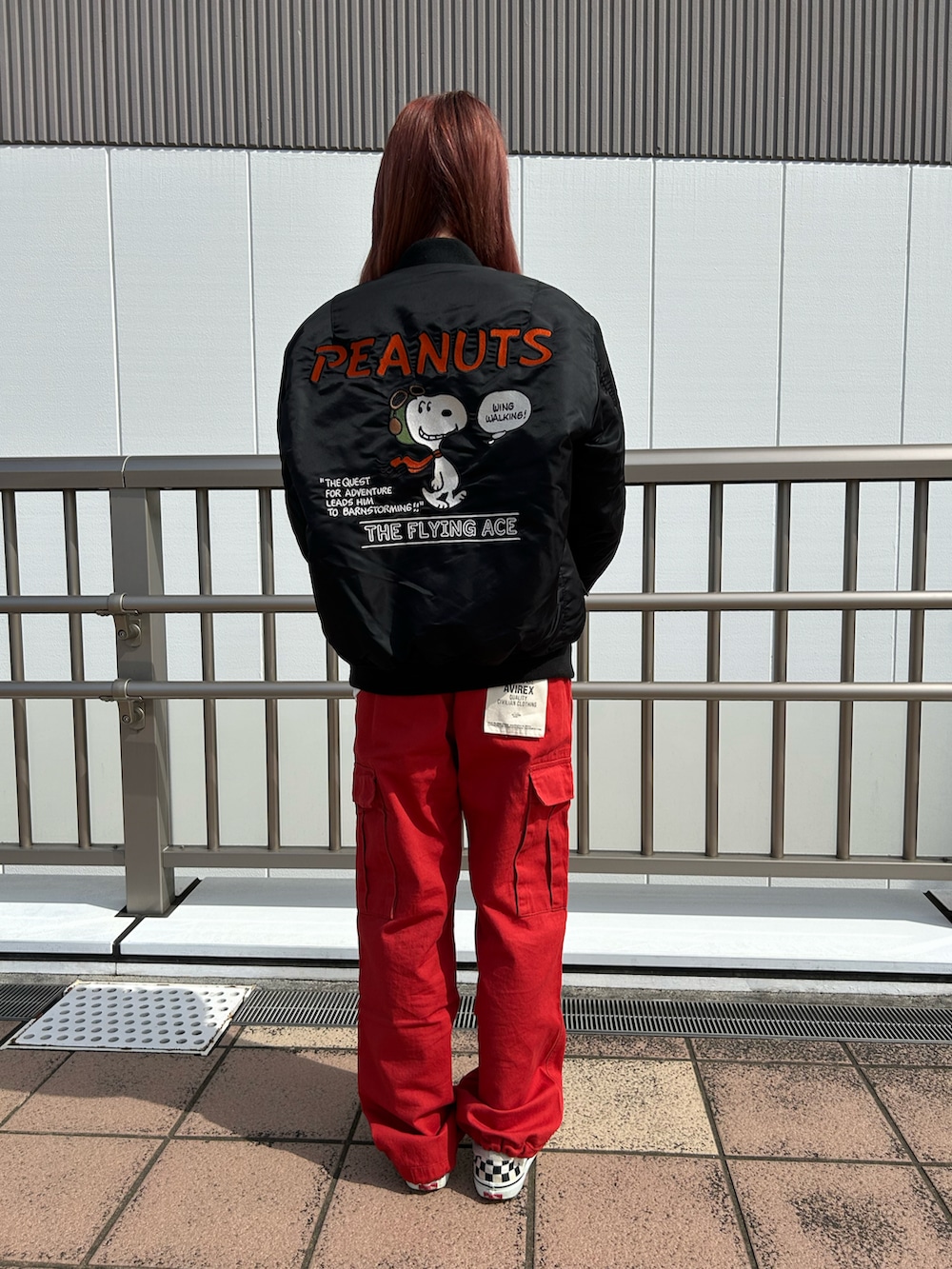 「AVIREX、AVIREXBelle、AVIREX海老名、秋コーデ、冬コーデ、MA-1、赤パンツ、シンプル、ユニセックス、いいね、save、フォローお願いします🤑」｜「PEANUTSの《AVIREX × PEANUTS》LONG SLEEVE T-SHIRT "FLYING ACE" / 長袖Tシャツ "フライング エース" / ピーナッツ / アヴィレックス（Tシャツ/カットソー、ホワイト系）」を使った、あいかさん（レディース・158cm）の秋コーディネートの2枚目の写真