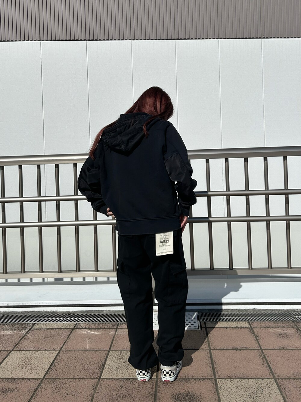 「ミリタリー、スタッフコーデ、パーカー、ストリート、AVIREX、春コーデ、秋コーデ、aco、AVIREXBelle、AVIREX海老名」｜「AVIREXの【Women's/ウィメンズ】ファティーグ Tシャツ / SS FATIGUE T-SHIRT/アヴィレックス/AVIREX（Tシャツ/カットソー、グリーン系）」を使った、あいかさん（レディース・158cm）の秋コーディネートの2枚目の写真
