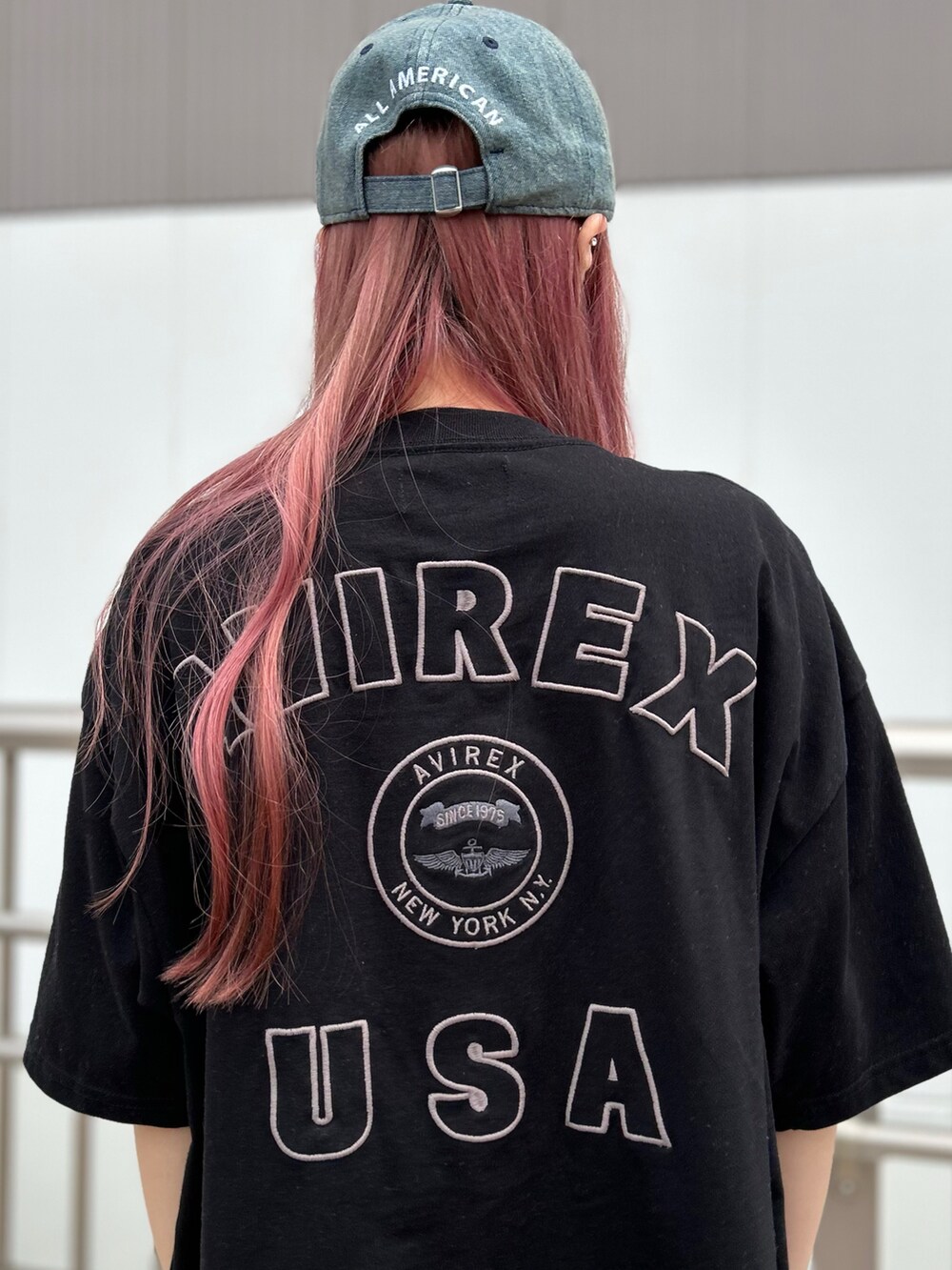「シンプル、ハンドバッグ、CAP、AVIREX、NEW ERA、オーバーサイズ、春コーデ、夏コーデ、AVIREXBelle、AVIREX海老名」｜「NEW ERAの直営店限定/×ニューエラ ポロキャップ USA国旗/ AVIREX×NEW ERA 9TWENTY POLO CAP（キャップ、その他）」を使った、あいかさん（レディース・158cm）の夏コーディネートの3枚目の写真