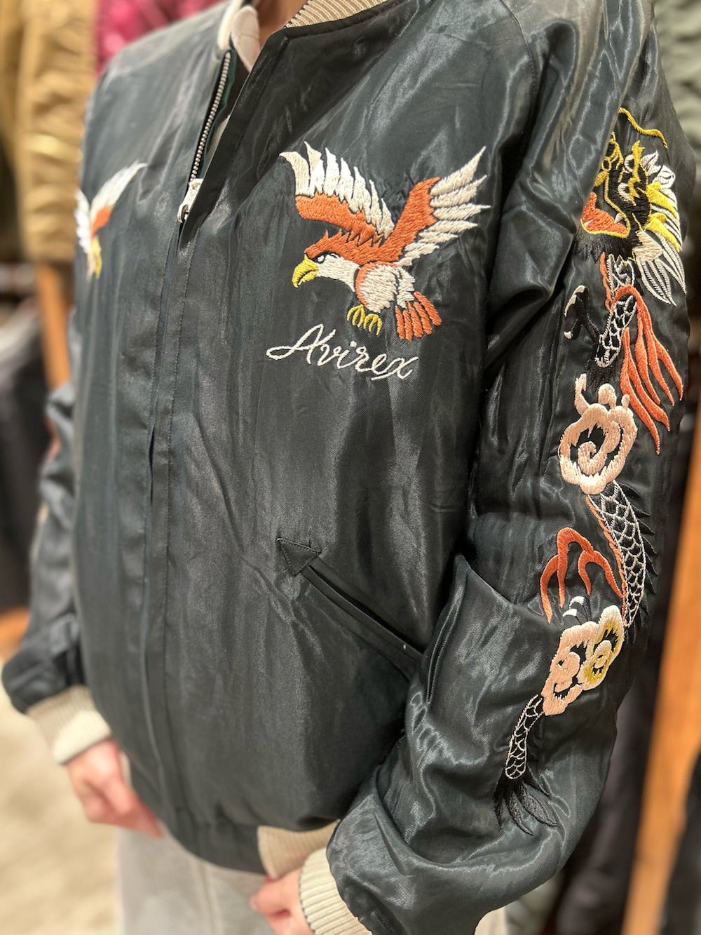 「AVIREX、AVIREXBelle、AVIREX海老名、テーラー東洋、コラボアイテム、ユニセックス、スカジャン、スタッフコーデ、春コーデ、いいね、save、フォローお願いします🤑」｜「AVIREXのAIRFORCE LOGO MESHCAP / エアフォース ロゴ メッシュキャップ / AVIREX / アヴィレックス（キャップ、グリーン系）」を使った、あいかさん（レディース・158cm）の春コーディネートの4枚目の写真