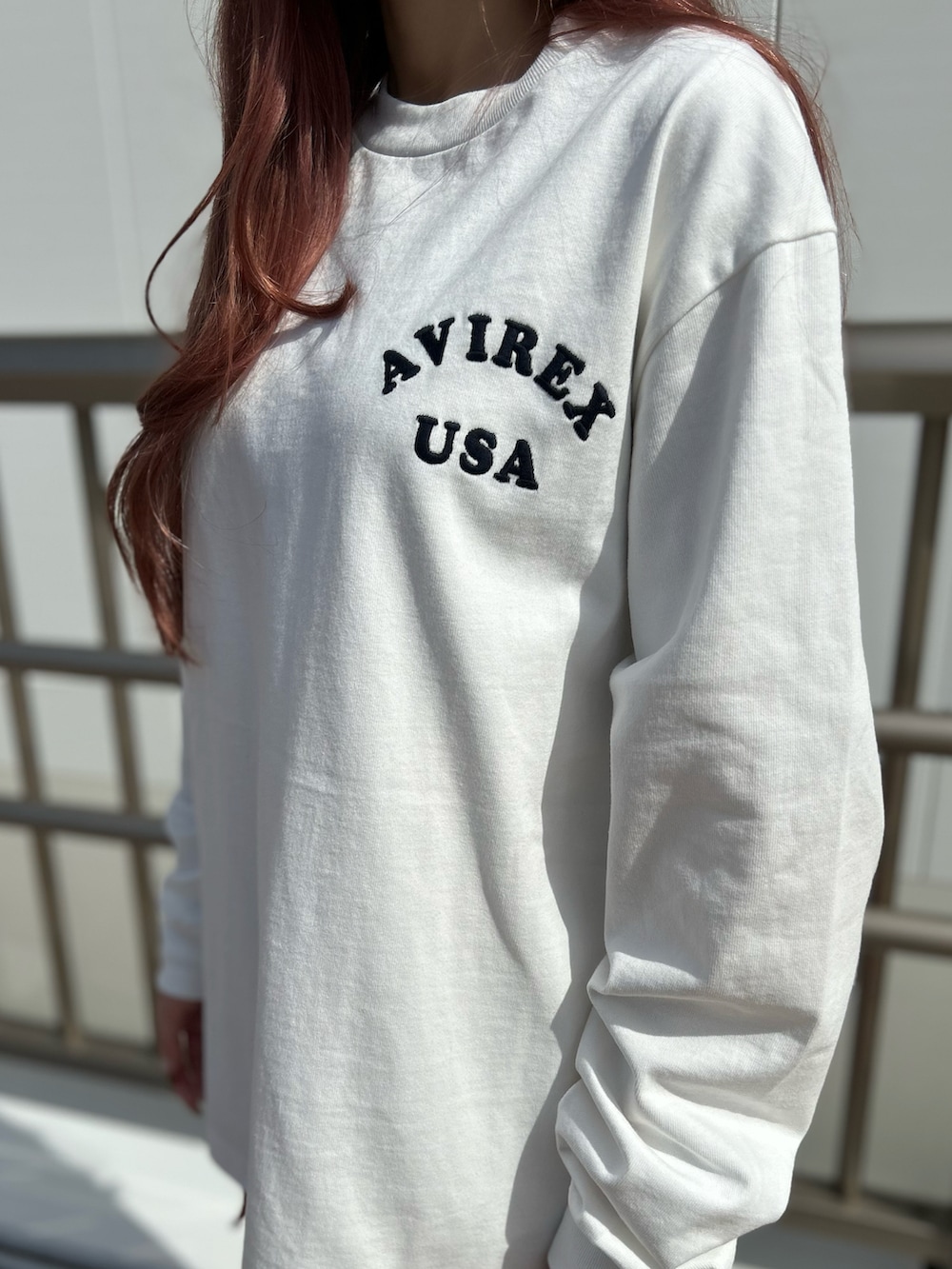 「AVIREX、AVIREXBelle、AVIREX海老名、カーゴパンツ、赤パンツ、MA-1、スタッフコーデ、秋コーデ、冬コーデ、いいね、save、フォローお願いします🤑」｜「AVIREXの【直営店限定】CORDUROY LOGO CAP/コーデュロイロゴキャップ（キャップ、ホワイト系）」を使った、あいかさん（レディース・158cm）の秋コーディネートの4枚目の写真