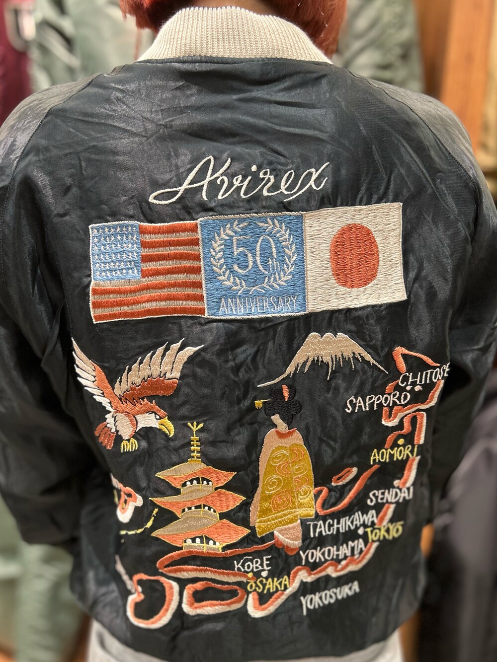 「AVIREX、AVIREXBelle、AVIREX海老名、テーラー東洋、コラボアイテム、ユニセックス、スカジャン、スタッフコーデ、春コーデ、いいね、save、フォローお願いします🤑」｜「AVIREXのAIRFORCE LOGO MESHCAP / エアフォース ロゴ メッシュキャップ / AVIREX / アヴィレックス（キャップ、グリーン系）」を使った、あいかさん（レディース・158cm）の春コーディネートの3枚目の写真