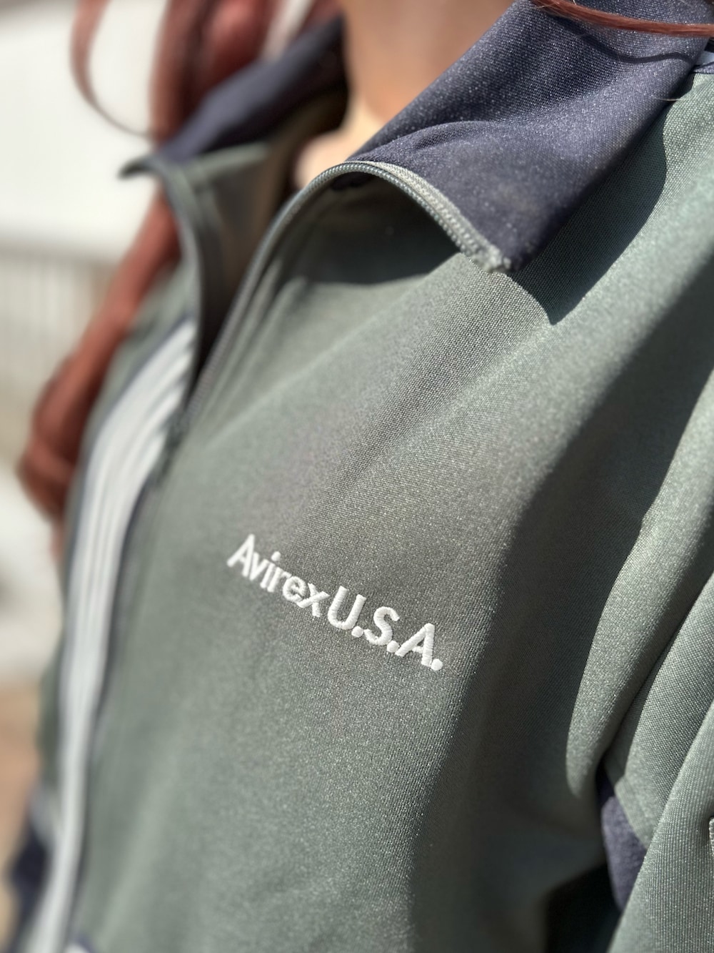 「ミリタリー、スタッフコーデ、ストリート、AVIREX、スポーツミックス、トラックジャケット、秋コーデ、aco、AVIREXBelle、AVIREX海老名」｜「AVIREXの【Women's/ウィメンズ】ファティーグ Tシャツ / SS FATIGUE T-SHIRT/アヴィレックス/AVIREX（Tシャツ/カットソー、グリーン系）」を使った、あいかさん（レディース・158cm）の秋コーディネートの3枚目の写真