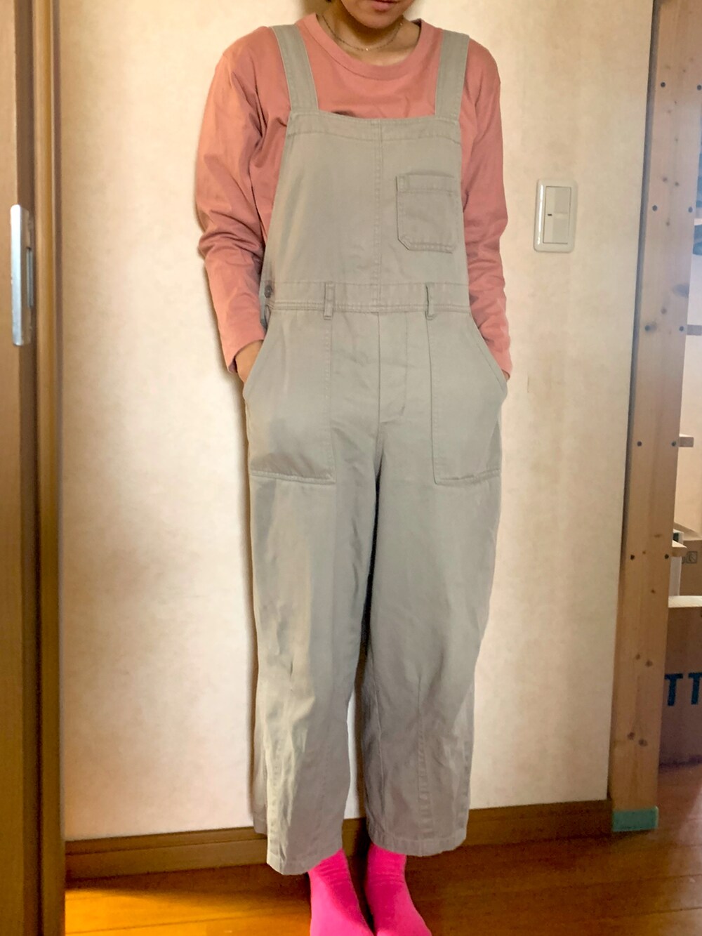 「ピンク、コーデュロイ、春コーデ、つなぎスタイル」｜「靴下屋のアイテム（ソックス/靴下、ピンク系）」を使った、kafafaさん（レディース・160cm）の春コーディネートの2枚目の写真
