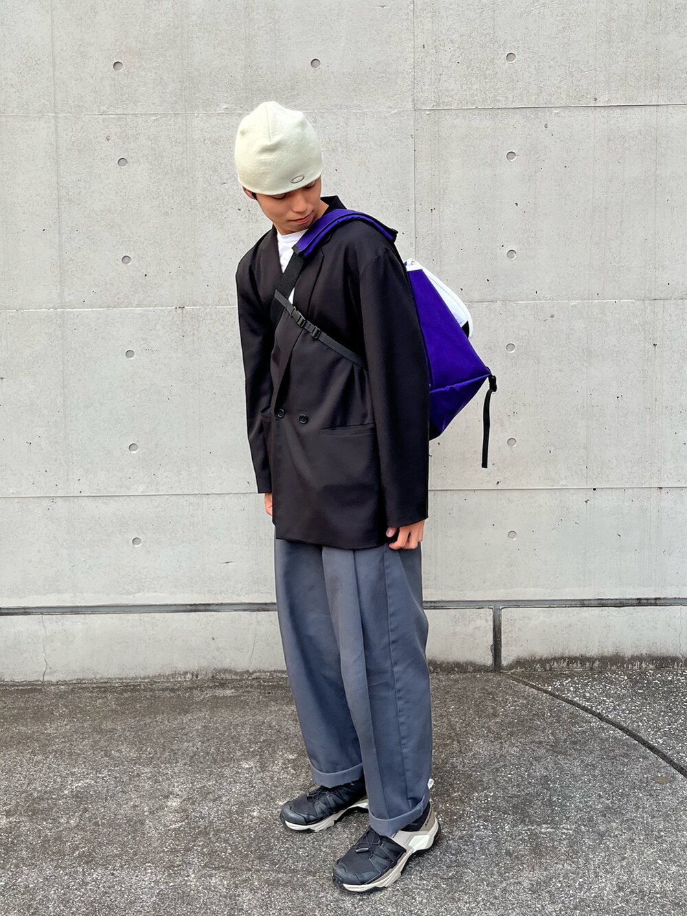 「秋冬コーデ、シンプル、秋、おしゃれさんと繋がりたい、ビッグシルエット、いいね、save、フォローお願いします🤑、ストリート、ニット帽、ジャケット、古着、シンプルスタイル、オーバーサイズ、チノパン、お出かけコーデ、スポーツミックス」｜「COOTIE PRODUCTIONSのRaza 1 Tuck Trousers（チノパンツ、グレー系）」を使った、(｀・ω・´)…YUTO…さん（メンズ・180cm）の秋コーディネートの3枚目の写真