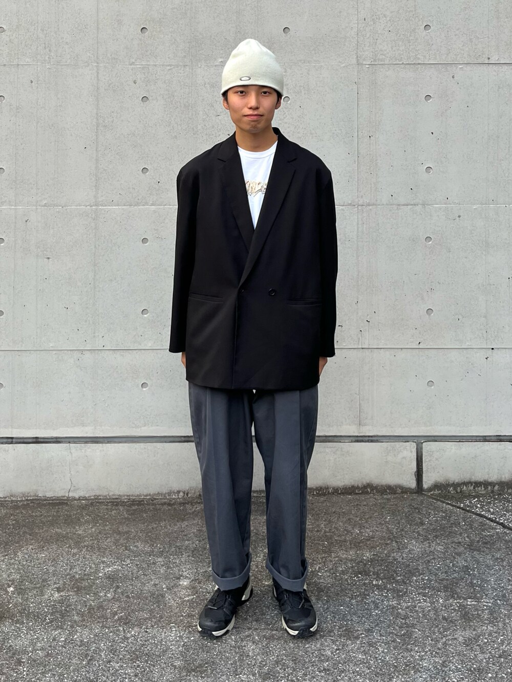 「秋冬コーデ、シンプル、秋、おしゃれさんと繋がりたい、ビッグシルエット、いいね、save、フォローお願いします🤑、ストリート、ニット帽、ジャケット、古着、シンプルスタイル、オーバーサイズ、チノパン、お出かけコーデ、スポーツミックス」｜「COOTIE PRODUCTIONSのRaza 1 Tuck Trousers（チノパンツ、グレー系）」を使った、(｀・ω・´)…YUTO…さん（メンズ・180cm）の秋コーディネートの2枚目の写真