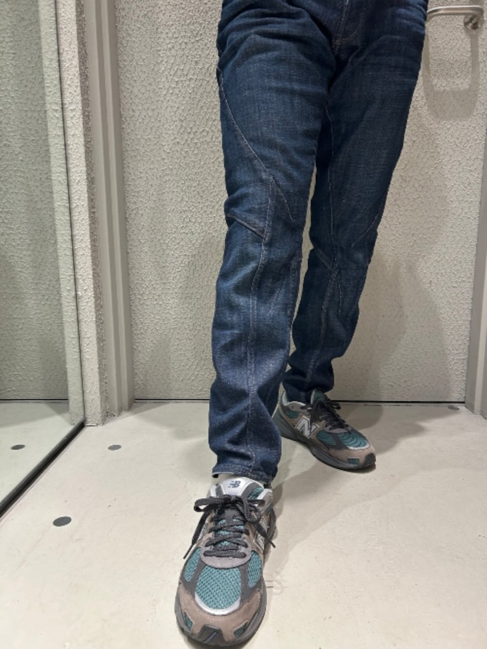 その他のシャツ/ブラウス、ブルー系のデニムパンツを着用したメンズの夏コーディネートの2枚目の写真