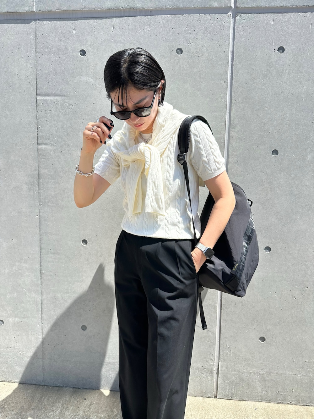 「おでかけコーデ、パンツスタイル、オトナカジュアル、休日スタイル、シンプル」｜「HAYNIのEida エイダ（バックパック/リュック、ブラック系）」を使った、yocoさん（レディース・162cm）の夏コーディネートの4枚目の写真