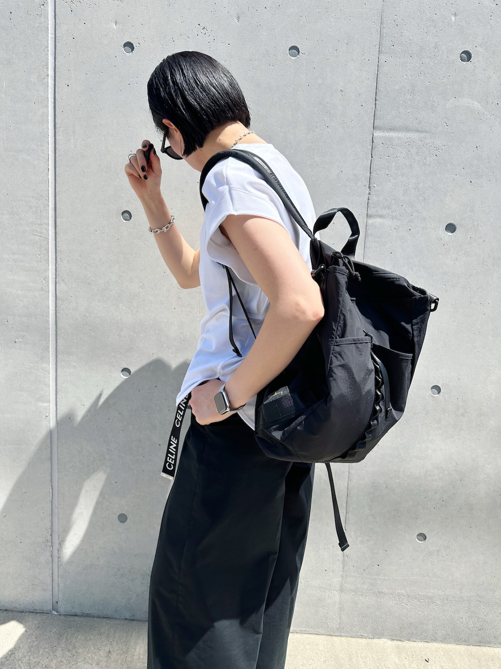 「おでかけコーデ、パンツスタイル、オトナカジュアル、休日スタイル、シンプル」｜「HAYNIのEida エイダ（バックパック/リュック、ブラック系）」を使った、yocoさん（レディース・162cm）の夏コーディネートの2枚目の写真