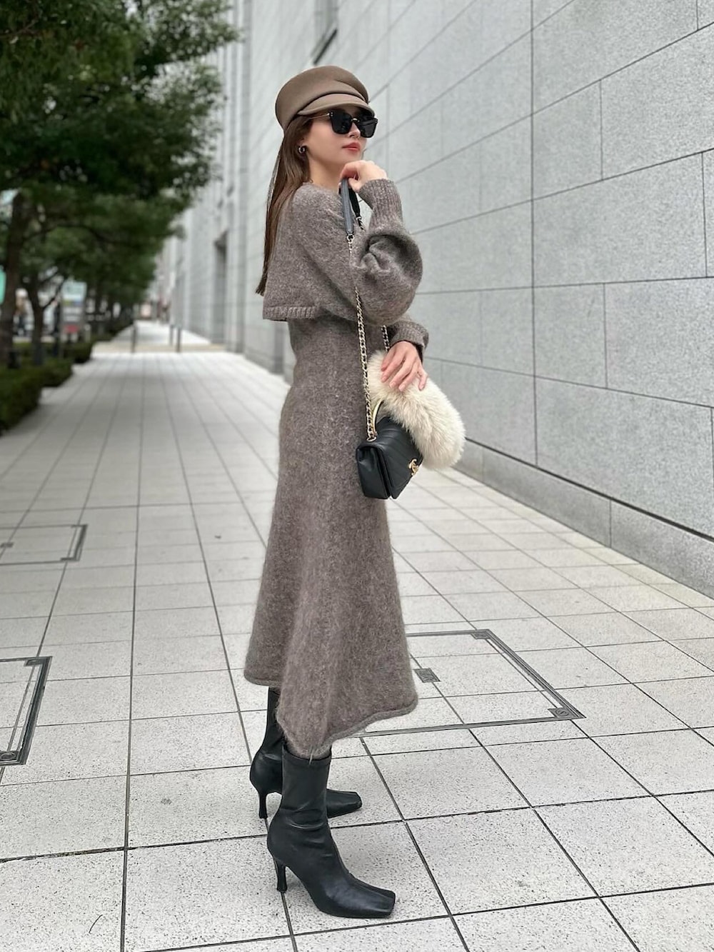 「シンプルスタイル、大人かわいい、シンプル、お洒落さんとつながりたい、キレイめコーデ、madder vintage、SET UP、ワンピース、セットアップ、オケージョン、きれいめカジュアル、キャスケット、サングラス、ブラウン、ワントーンコーデ」｜「Madder vintageのアイテム（ワンピース、ブラウン系）」を使った、Akaneさん（レディース・163cm）の冬コーディネートの2枚目の写真