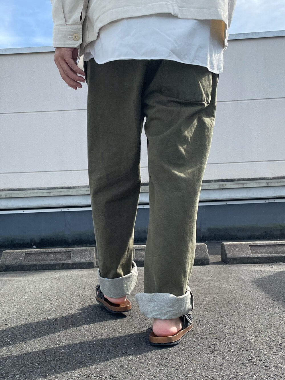 「HOUSTONのアイテム（デニムパンツ、グリーン系）」を使った、gozou12345さん（メンズ・175cm）の秋コーディネートの4枚目の写真