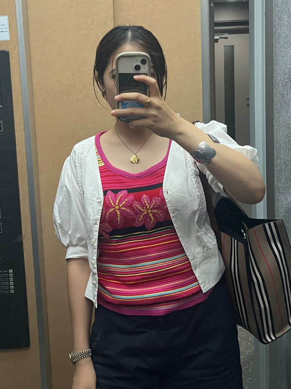 「古着、vintage、夏コーデ、ハーフパンツ」｜「古着のアイテム（タンクトップ、ピンク系）」を使った、nkさん（レディース・157cm）の夏コーディネートの2枚目の写真