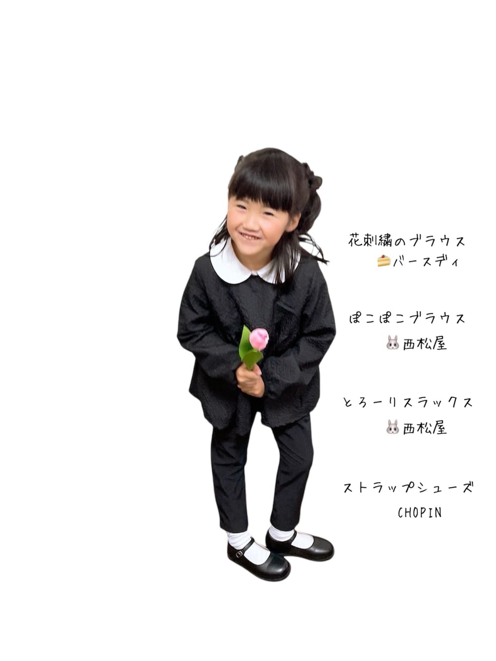 ベージュ系のパンプス、ブラック系のシャツ/ブラウス、ホワイト系のシャツ/ブラウスを着用したレディースの春コーディネートの2枚目の写真