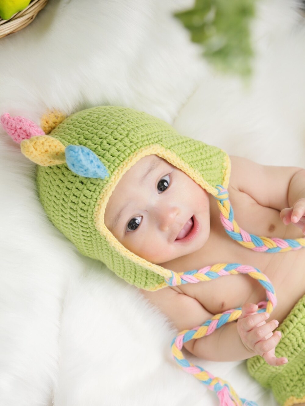 ホワイト系のその他ベビーウェアを着用したキッズの春コーディネートの2枚目の写真