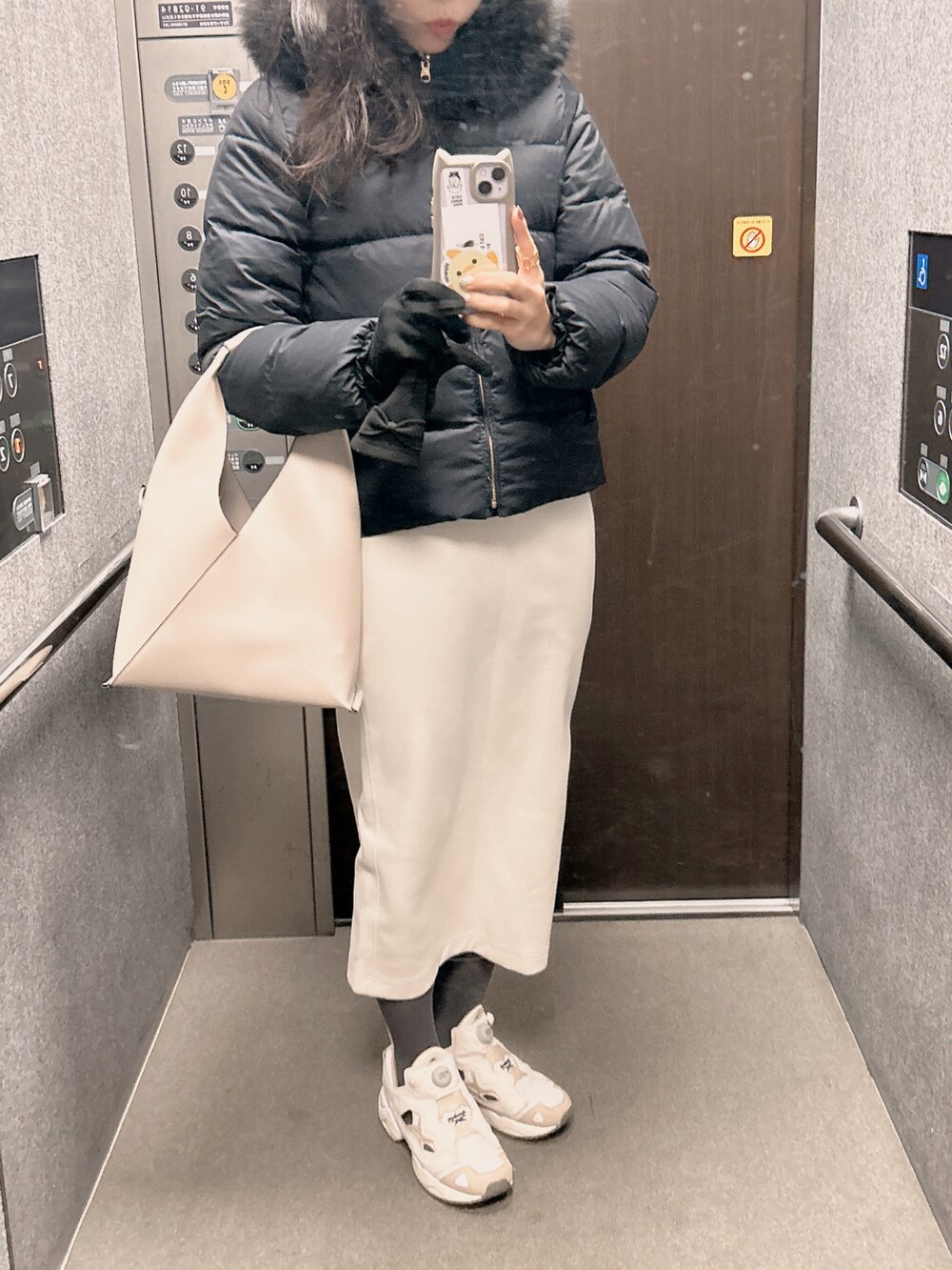 「カジュアルスタイル、大人可愛い、休日スタイル、休日コーデ、大人かわいい、オトナ女子、30代コーデ、30代ファッション、高身長女子、ショートダウン、スニーカーコーデ、リーボック(Reebok)、お出かけコーデ、お出かけスタイル、冬コーデ」｜「green label relaxingの◆CS リバーシブル グリーンダウン ジャケット（ダウンジャケット/コート、ブルー系）」を使った、toommypeco5さん（骨格ナチュラル・レディース・165cm）の冬コーディネートの2枚目の写真