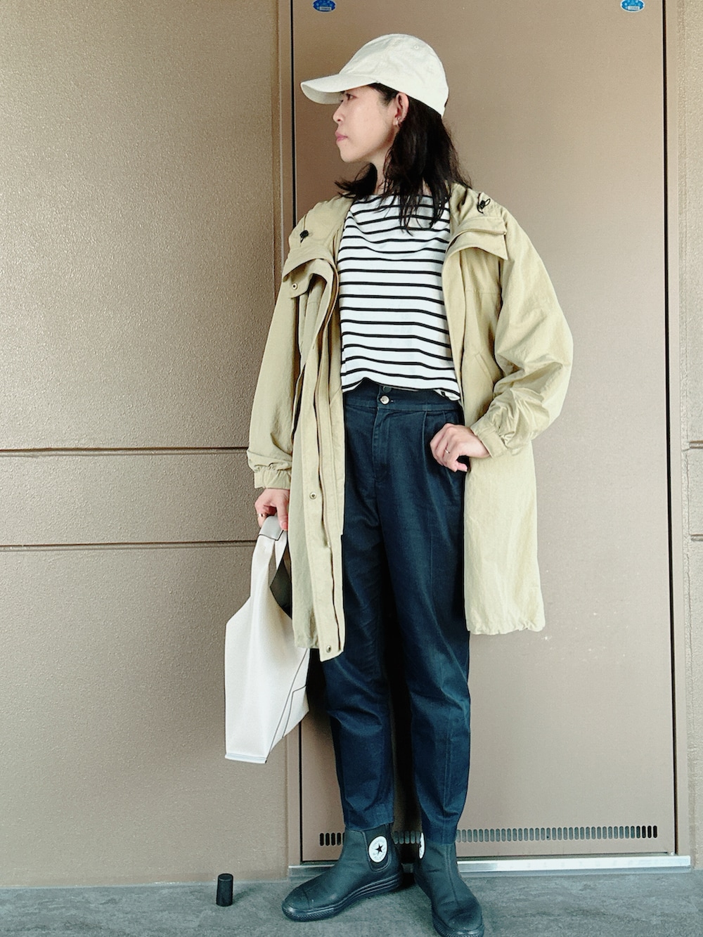 「休日スタイル、休日コーデ、カジュアルコーデ、雨の日コーデ、雨の日、しましま、ボーダートップス、レインブーツ、大人カジュアル、大人コーデ、雨具、お出かけコーデ、初夏コーデ、ラクチンコーデ、ボーダー」|「CONVERSE ALL STARのアイテム(レインシューズ、ブラック系)」を使った、toommypeco5さん(骨格ストレート・レディース・165cm)の春コーディネートの4枚目の写真
