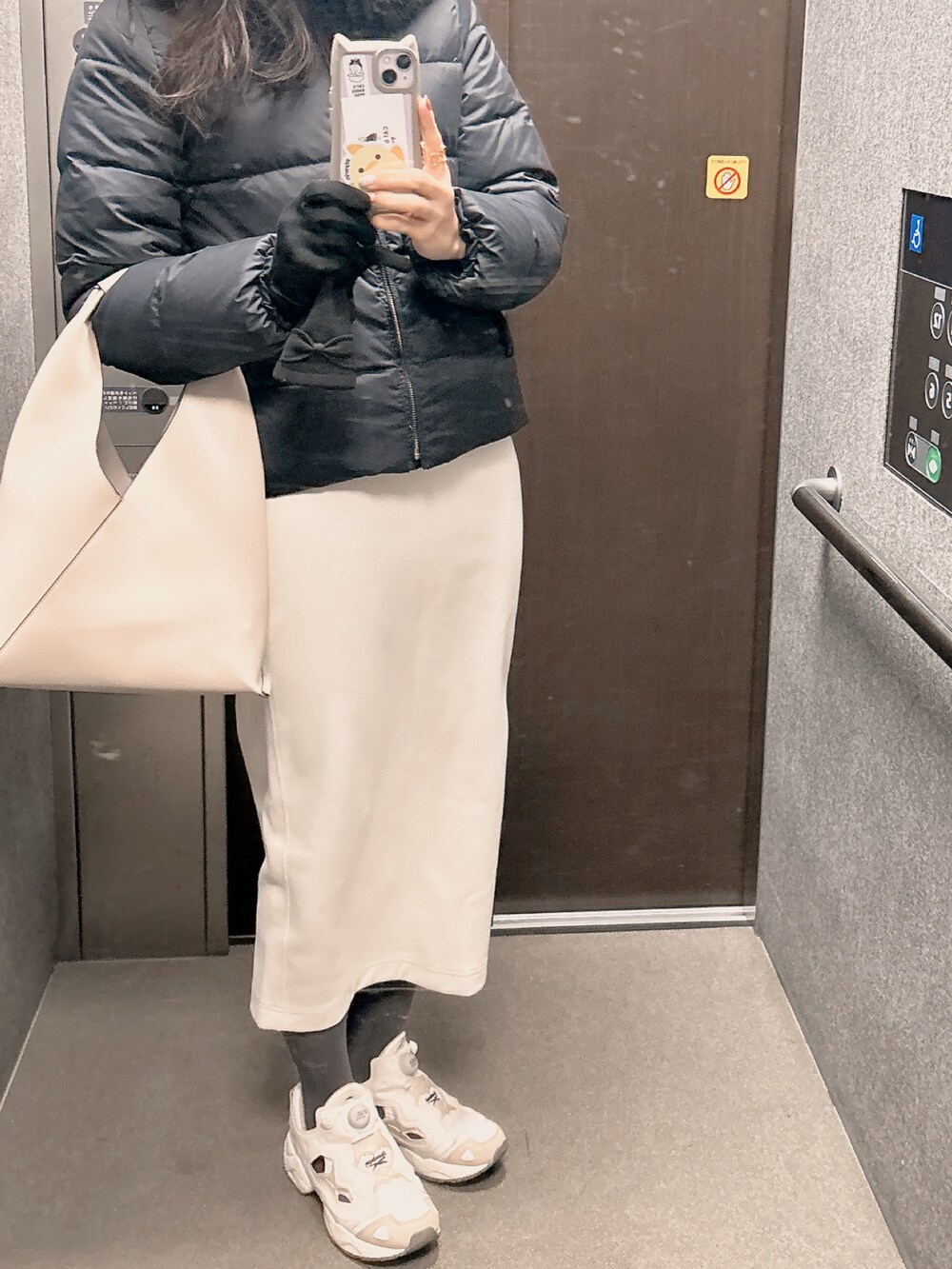 「カジュアルスタイル、大人可愛い、休日スタイル、休日コーデ、大人かわいい、オトナ女子、30代コーデ、30代ファッション、高身長女子、ショートダウン、スニーカーコーデ、リーボック(Reebok)、お出かけコーデ、お出かけスタイル、冬コーデ」｜「green label relaxingの◆CS リバーシブル グリーンダウン ジャケット（ダウンジャケット/コート、ブルー系）」を使った、toommypeco5さん（骨格ナチュラル・レディース・165cm）の冬コーディネートの3枚目の写真