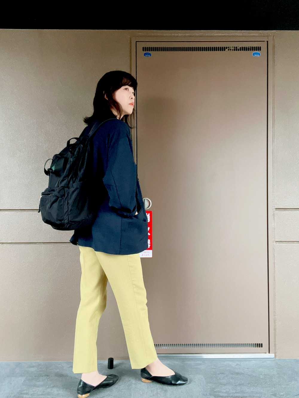 「秋冬コーデ、オフィスカジュアル、オフィススタイル、秋服、秋服準備はじめました、お仕事コーデ、お仕事スタイル、大人カジュアル、オフィスコーデ」｜「saloonのSALOON(サルーン)/スクエアパンプス（パンプス、ブラック系）」を使った、toommypeco5さん（骨格ストレート・レディース・165cm）の秋コーディネートの2枚目の写真