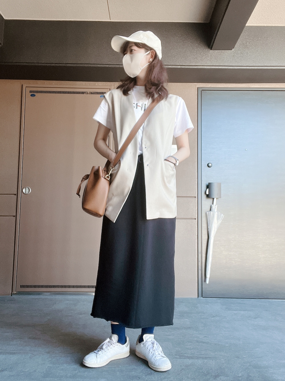 「オトナ女子、休日スタイル、休日コーデ、カジュアルコーデ、初夏コーデ、ベストコーデ、スニーカーコーデ、スニーカー、ロングスカート」|「adidasの【ユニセックスサイズ】adidas Originals / STAN SMITH【SP】(スニーカー、ホワイト系)」を使った、toommypeco5さん(骨格ストレート・レディース・165cm)の夏コーディネートの2枚目の写真