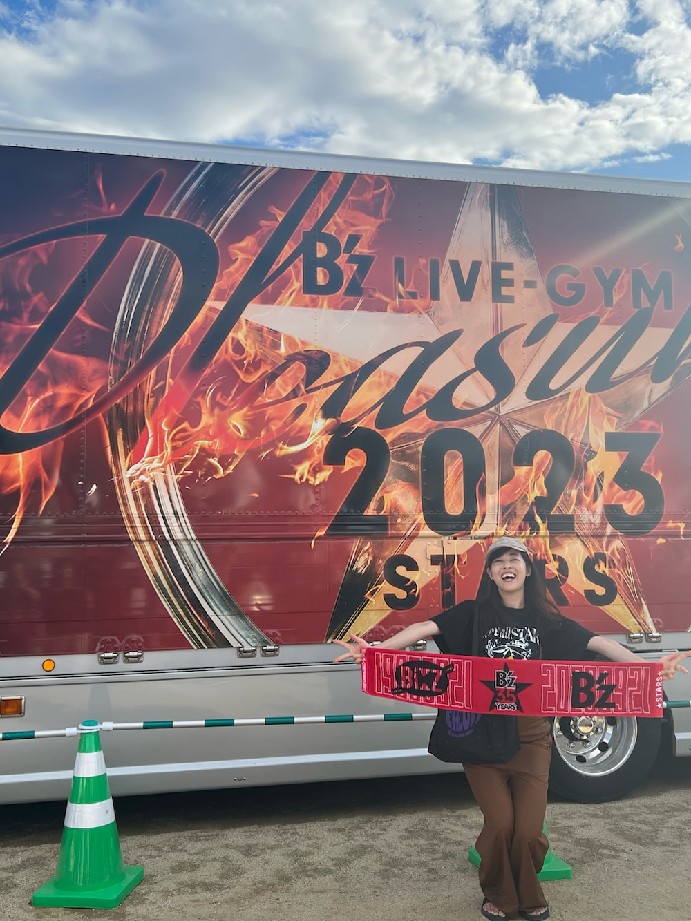 「B'z、B'zのライブ！最高でしたぁ♫、B'zのライブ、LIVEコーデ、livegym、お出かけコーデ、休日スタイル、休日コーデ」｜「green label relaxingのFM ツイル サロペット（サロペット/オーバーオール、ブラウン系）」を使った、toommypeco5さん（骨格ストレート・レディース・165cm）の秋コーディネートの2枚目の写真