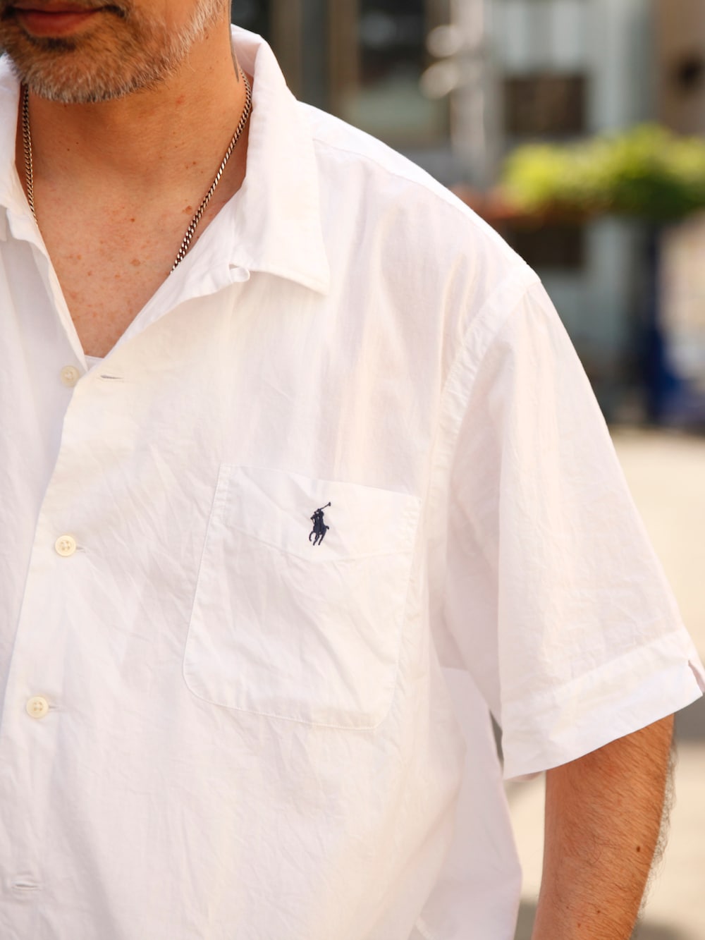 「白シャツ、カーゴショーツ、Polo Ralph Lauren、New Balance、AIME LEON DORE、夏コーデ、大人カジュアル、surku、40代ストリート、原宿ストリート、993、7union、90’s、スニーカー、休日コーデ」｜「7Unionのアイテム（キャップ、ブラック系）」を使った、Dジロさんさん（メンズ・175cm）の夏コーディネートの2枚目の写真