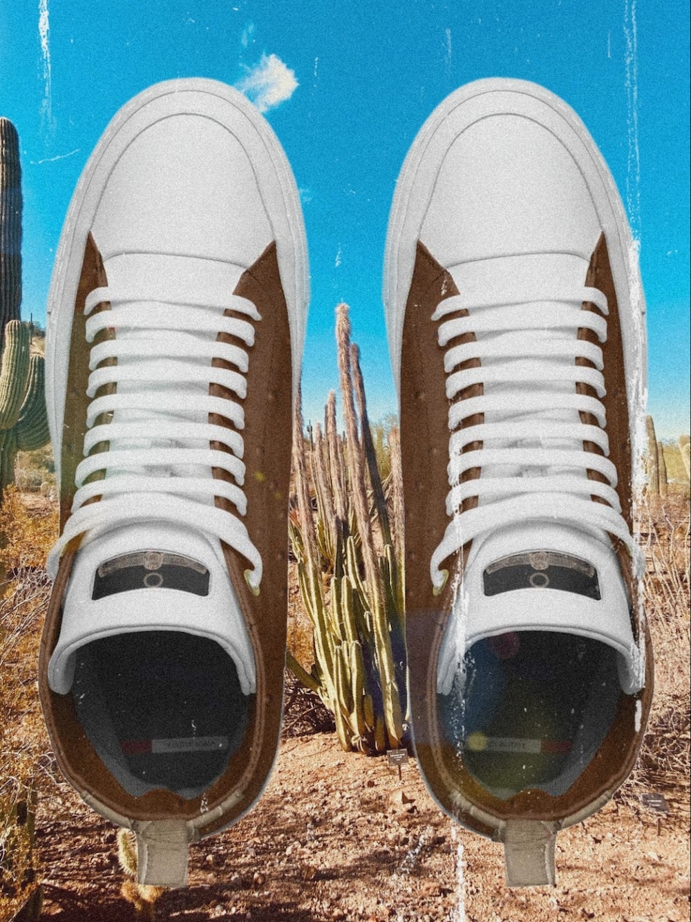 ブラウン系のスニーカーを着用したメンズの秋コーディネートの4枚目の写真