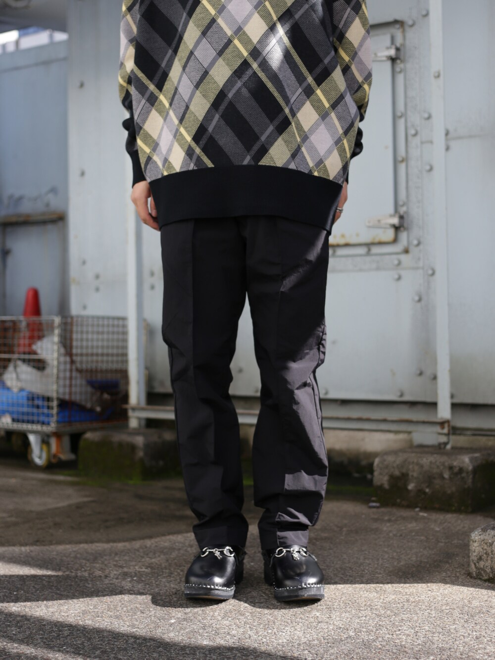 「秋服コーデ、韓国ファッション、秋のコーデ、韓国コーデ」｜「CITY TOKYOのKAZUHIKO ANDO × A＋TOKYO テーパードパンツ/CULLNIデザイナー別注（スラックス、ブラック系）」を使った、aplusyutoさん（メンズ・165cm）の秋コーディネートの5枚目の写真