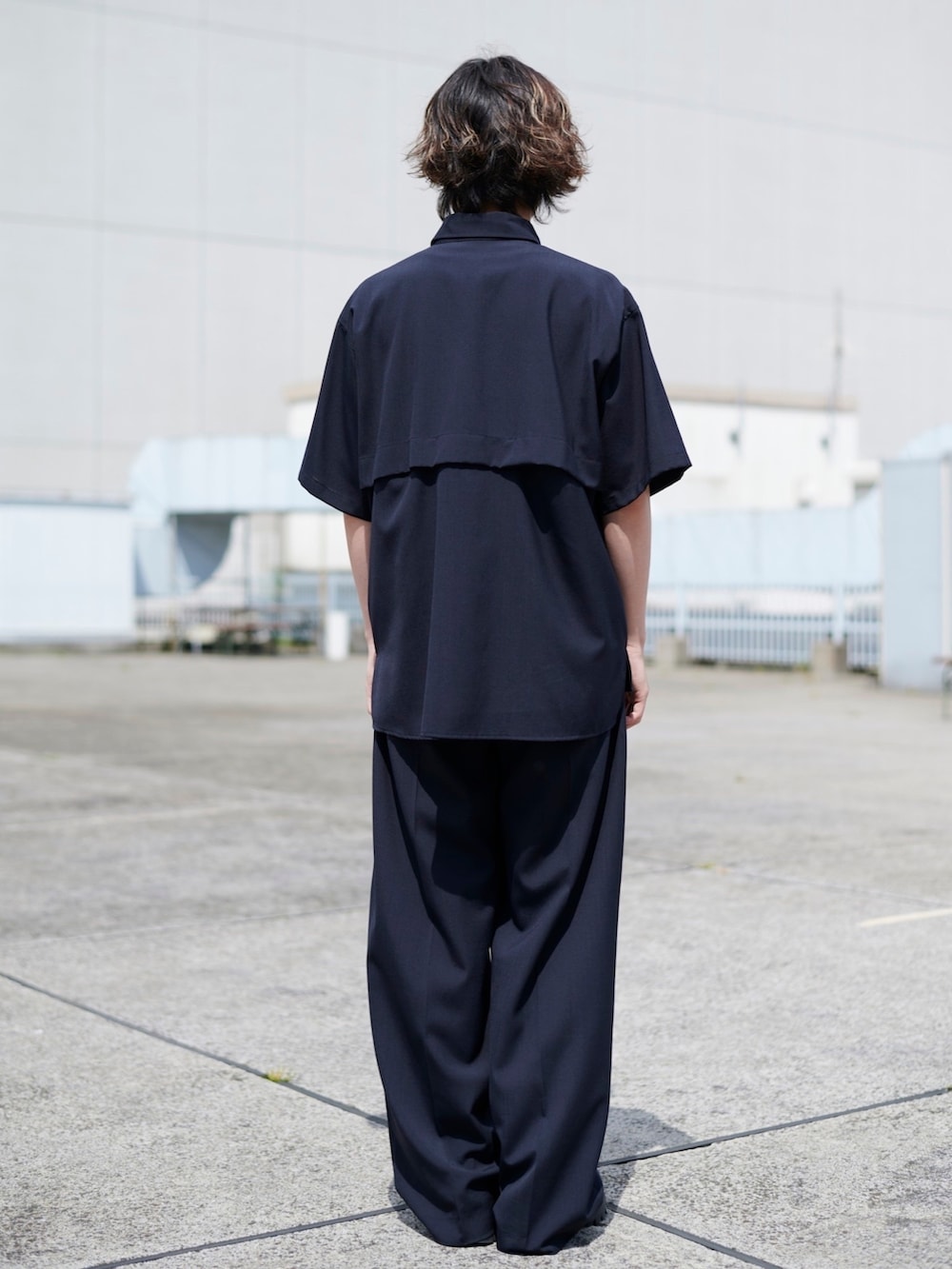 その他のシャツ/ブラウスを着用したメンズの春コーディネートの3枚目の写真