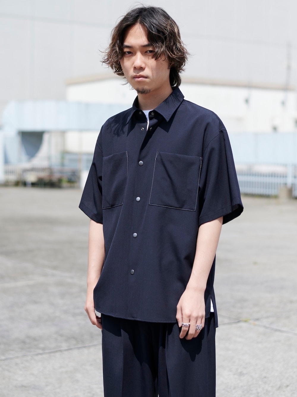 その他のシャツ/ブラウスを着用したメンズの春コーディネートの4枚目の写真